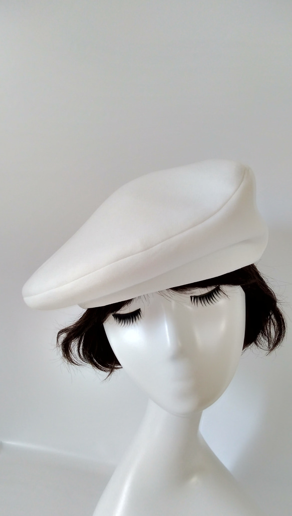 送込　ワンランク上のおしゃれニットベレー帽　ホワイトＭ　58cm 2枚目の画像