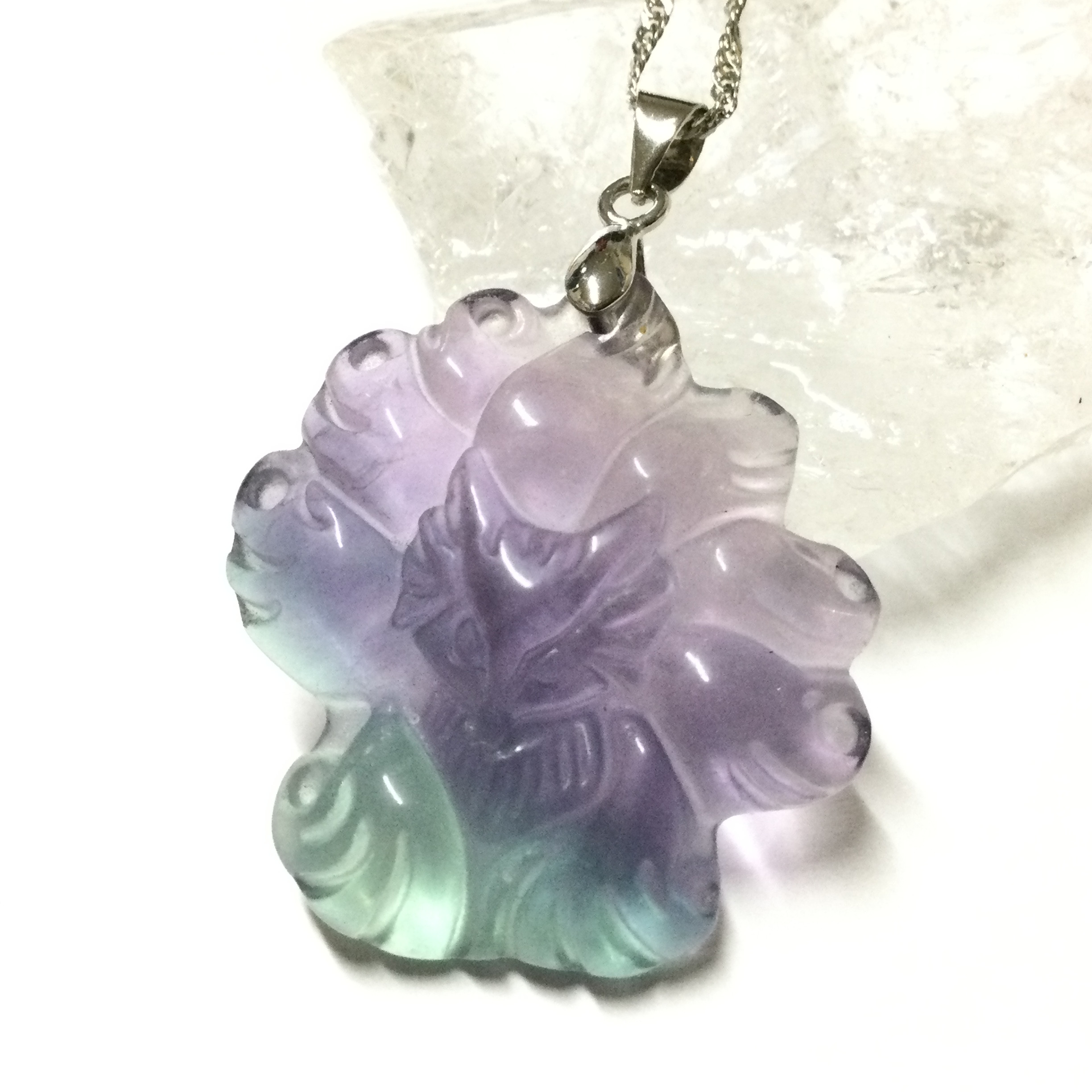 一点物☆ ヒーリングストーン 天然石 バイカラーフローライト『九尾の狐』カービングネックレス