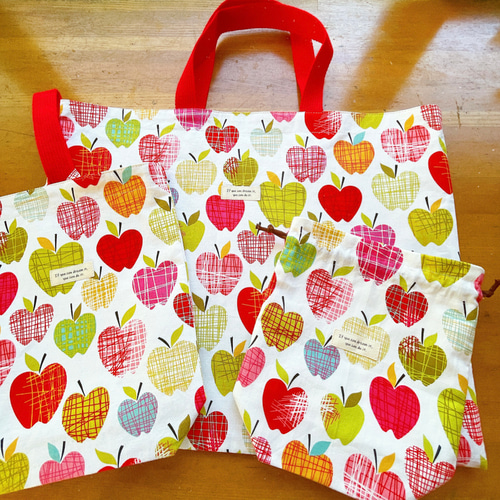 りんご柄の通園グッズ3点セット/ Apple juice レッスンバッグ natural  