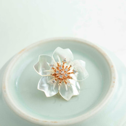 ブローチ/ 帯留め 白蝶貝による一粒桜 シェルフラワー ブローチ JOS
