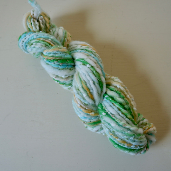 tenna + 手つむぎ毛糸  手紡ぎ糸 毛糸 メリノウール  淡いブルーグリーン  約35g #1434 4枚目の画像