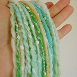 tenna + 手つむぎ毛糸  手紡ぎ糸 毛糸 メリノウール  淡いブルーグリーン  約35g #1434 1枚目の画像
