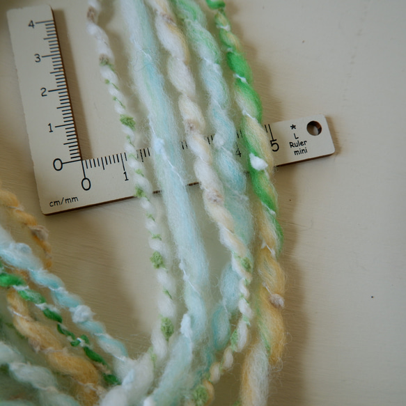 tenna + 手つむぎ毛糸  手紡ぎ糸 毛糸 メリノウール  淡いブルーグリーン  約35g #1434 7枚目の画像