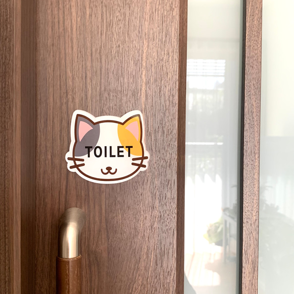 【送料無料】三毛猫イラスト TOILETサインプレート  トイレ 部屋名札 看板 表示板 案内板 といれ 1枚目の画像