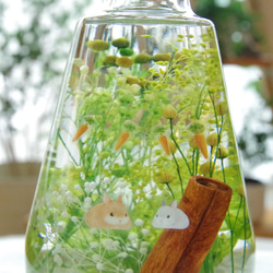 【作りたて！】うさぎのしあわせ　にんじん畑のごはんの時間　明るいイエロー×グリーンの植物が生い茂るほっこり癒しの風景 5枚目の画像