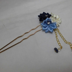 つまみのお花でかんざし(ブルー系)　 1枚目の画像