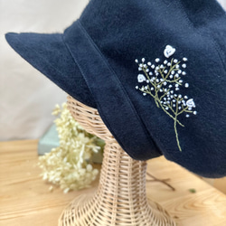 2wayキャスケット秋冬[大人/厚手起毛] 播州織かすみ草刺繍 ハンチング帽 ネイビー　帽子　ナチュラル　お出かけ　清楚 4枚目の画像