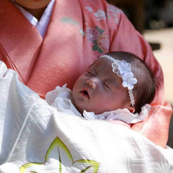 純白のお花にｵｰｶﾞﾝｼﾞｰﾌﾗﾜｰﾚｰｽを合わせて　ヘアバンド 3枚目の画像