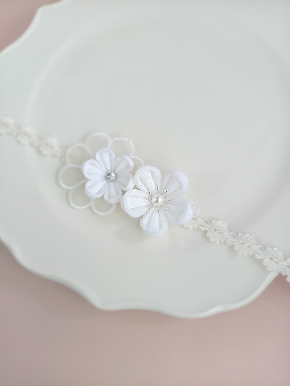 純白のお花にｵｰｶﾞﾝｼﾞｰﾌﾗﾜｰﾚｰｽを合わせて　ヘアバンド 4枚目の画像