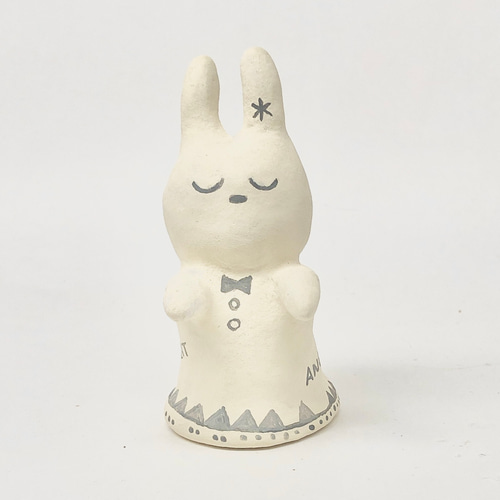 石粉粘土 「さっそうと彷徨ううさぎの指人形」ハンドメイド作品 立体