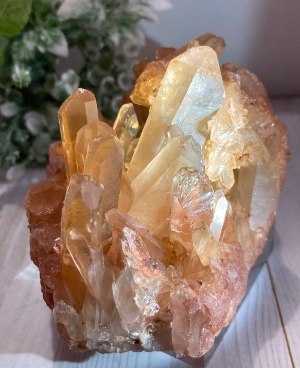 蜜柑の水晶 ✨タンジェリンクォーツ　ラフストーン　原石　クラスター　台座付き 3枚目の画像