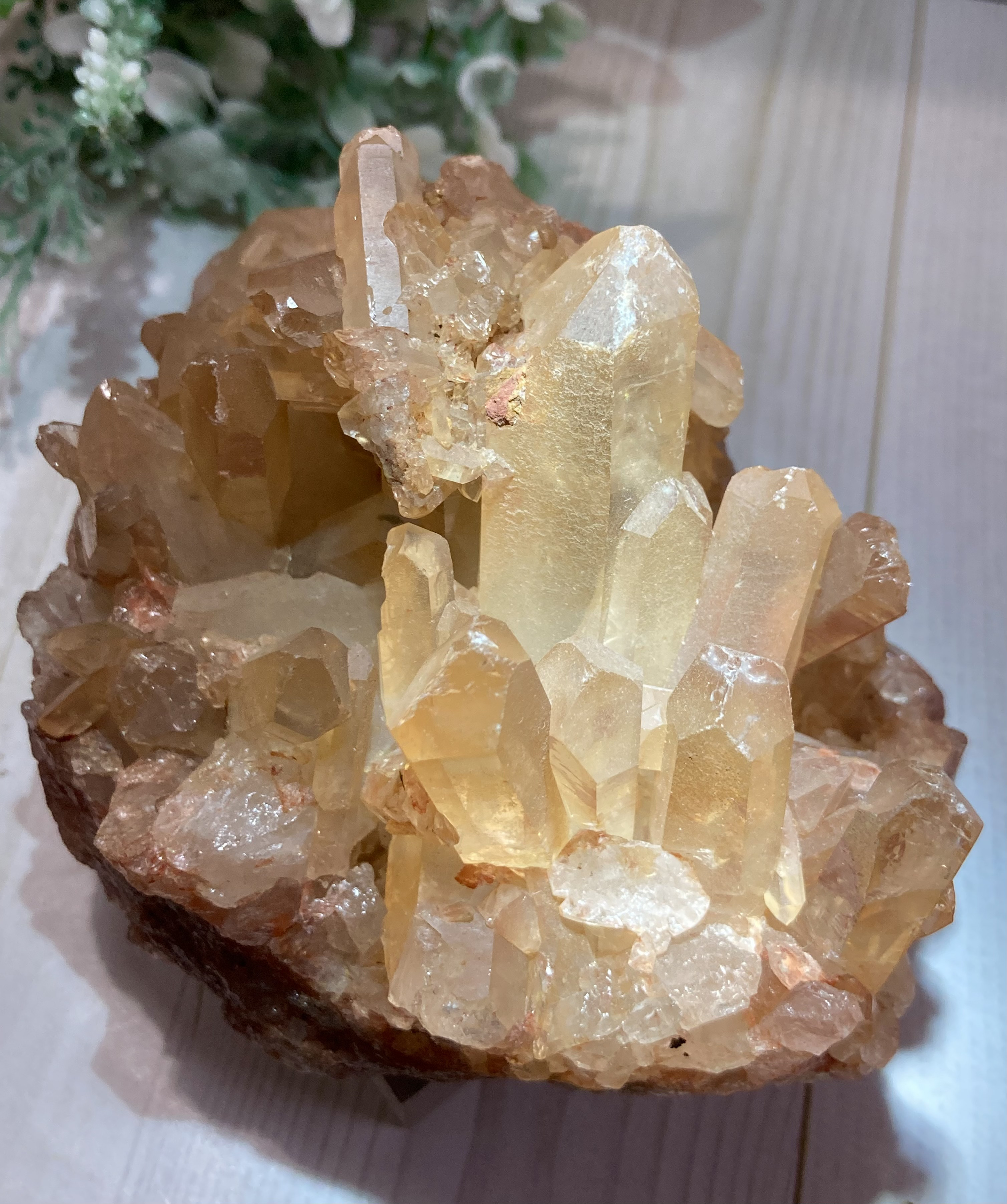 蜜柑の水晶 ✨タンジェリンクォーツ　ラフストーン　原石　クラスター　台座付き