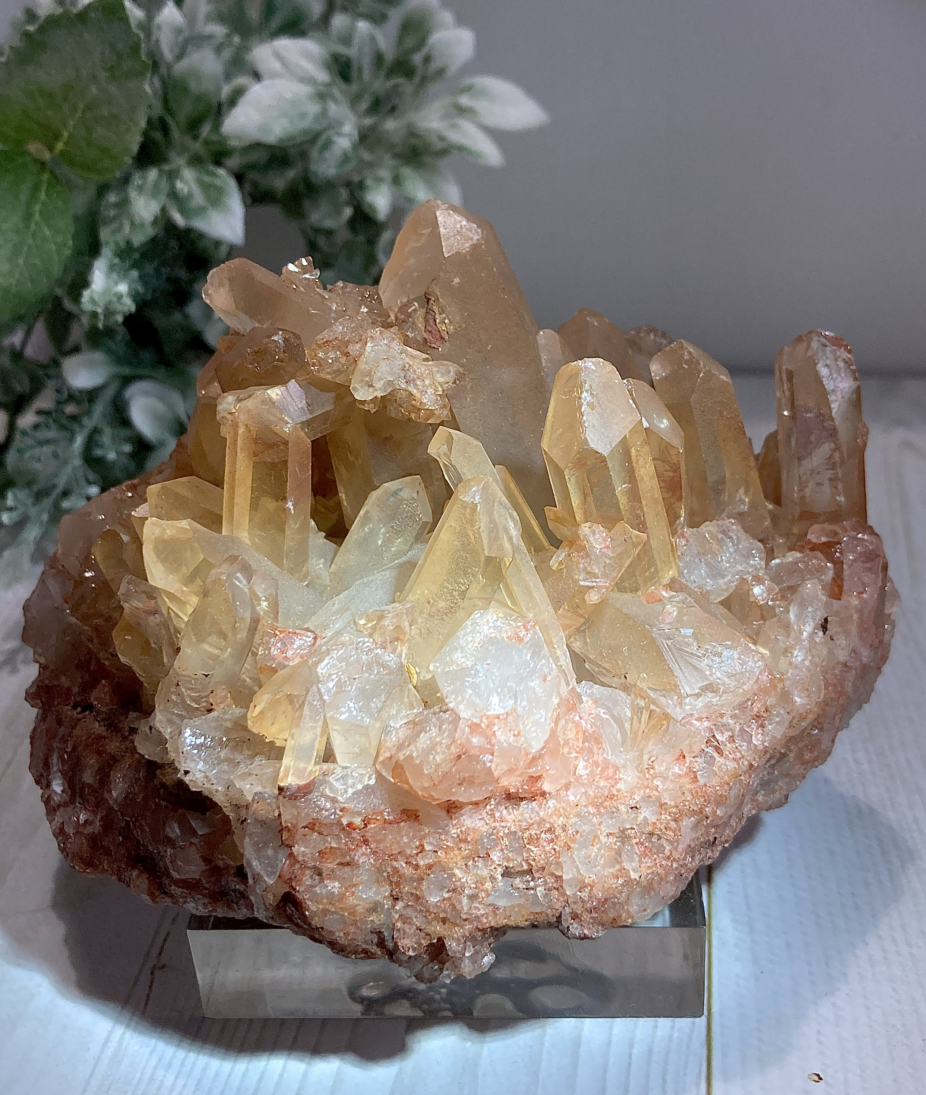 蜜柑の水晶 ✨タンジェリンクォーツ　ラフストーン　原石　クラスター　台座付き