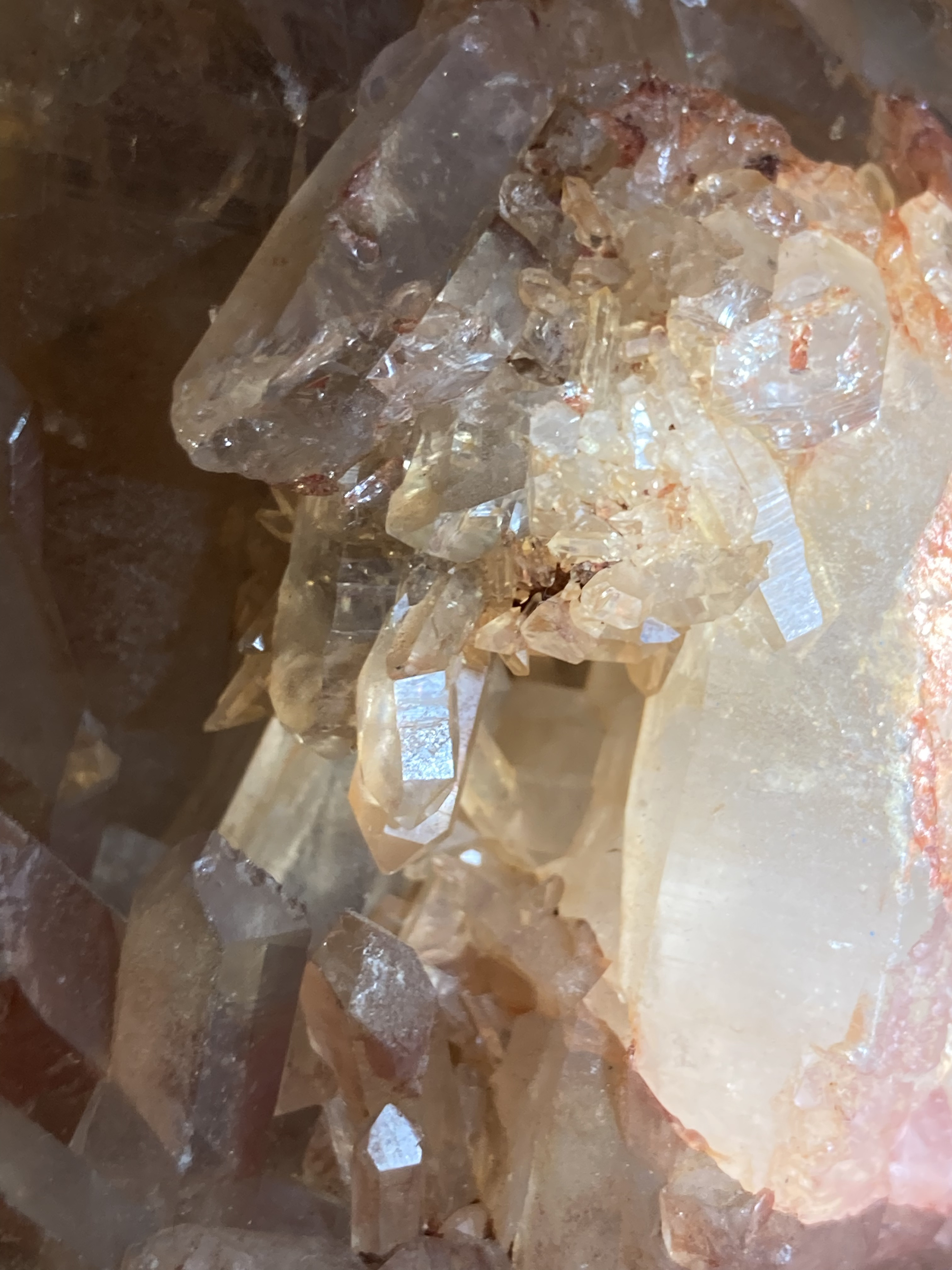蜜柑の水晶 ✨タンジェリンクォーツ　ラフストーン　原石　クラスター　台座付き