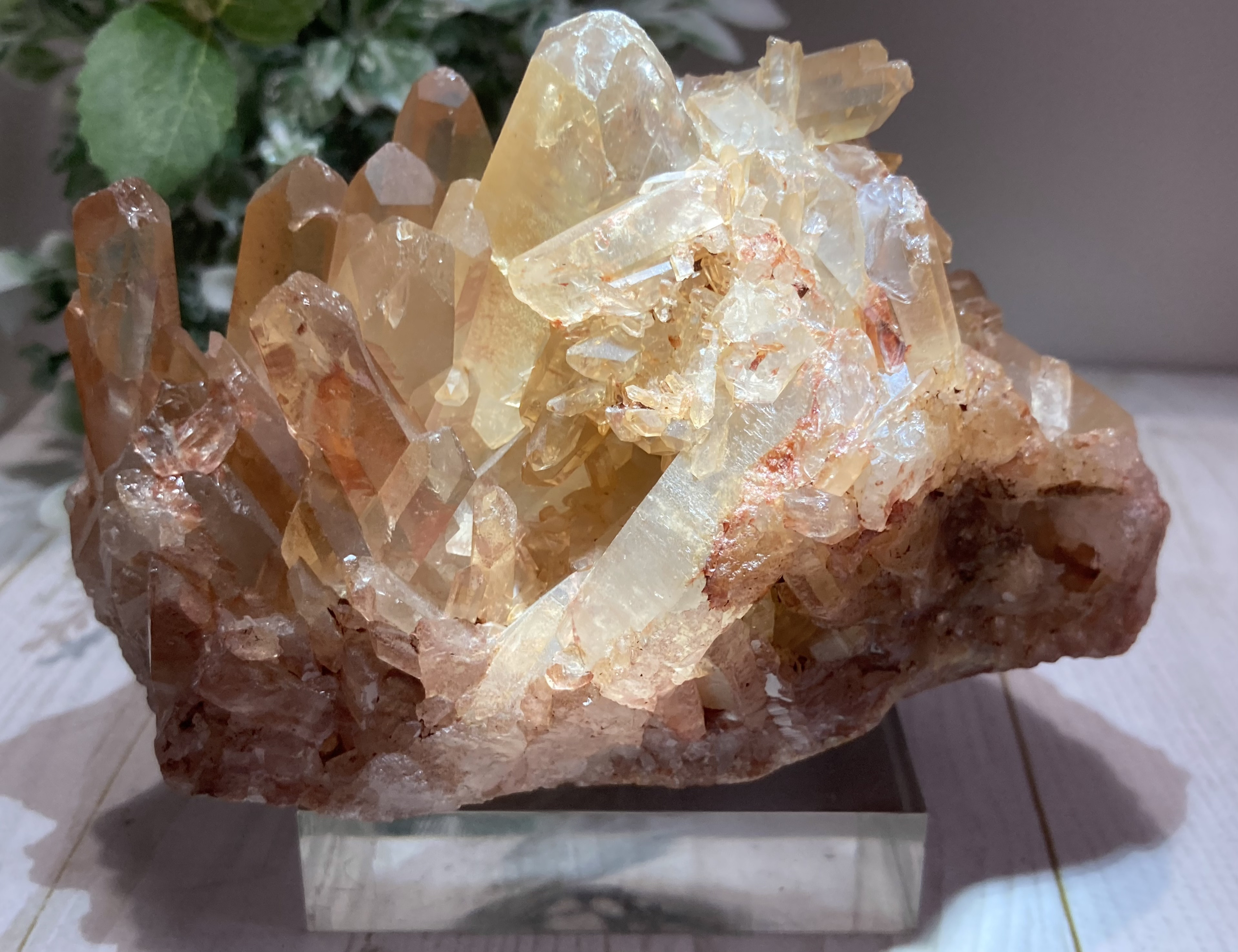 蜜柑の水晶 ✨タンジェリンクォーツ　ラフストーン　原石　クラスター　台座付き