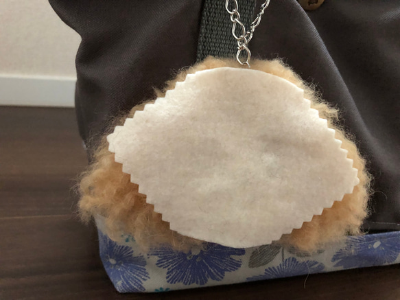 おとママ羊毛フェルト　アプリコットのバッグチャーム　トイプードル 5枚目の画像