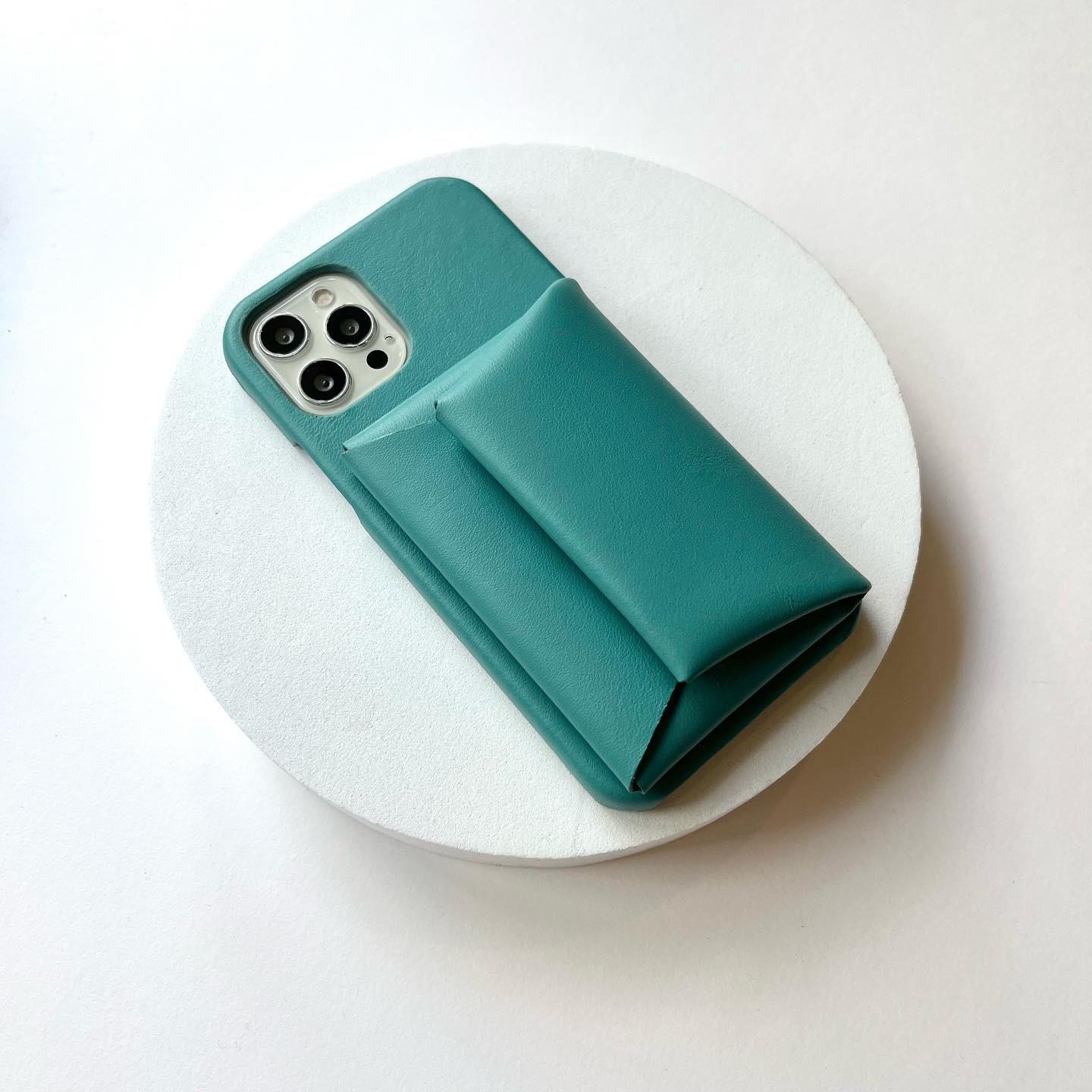 本革　スマホケース　レザー　イニシャルが入れられる　IPHONEケース