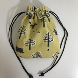 コーデュロイ 巾着バッグ  くすみイエロー  綿100   森の動物   クマ 18×21cm 2枚目の画像