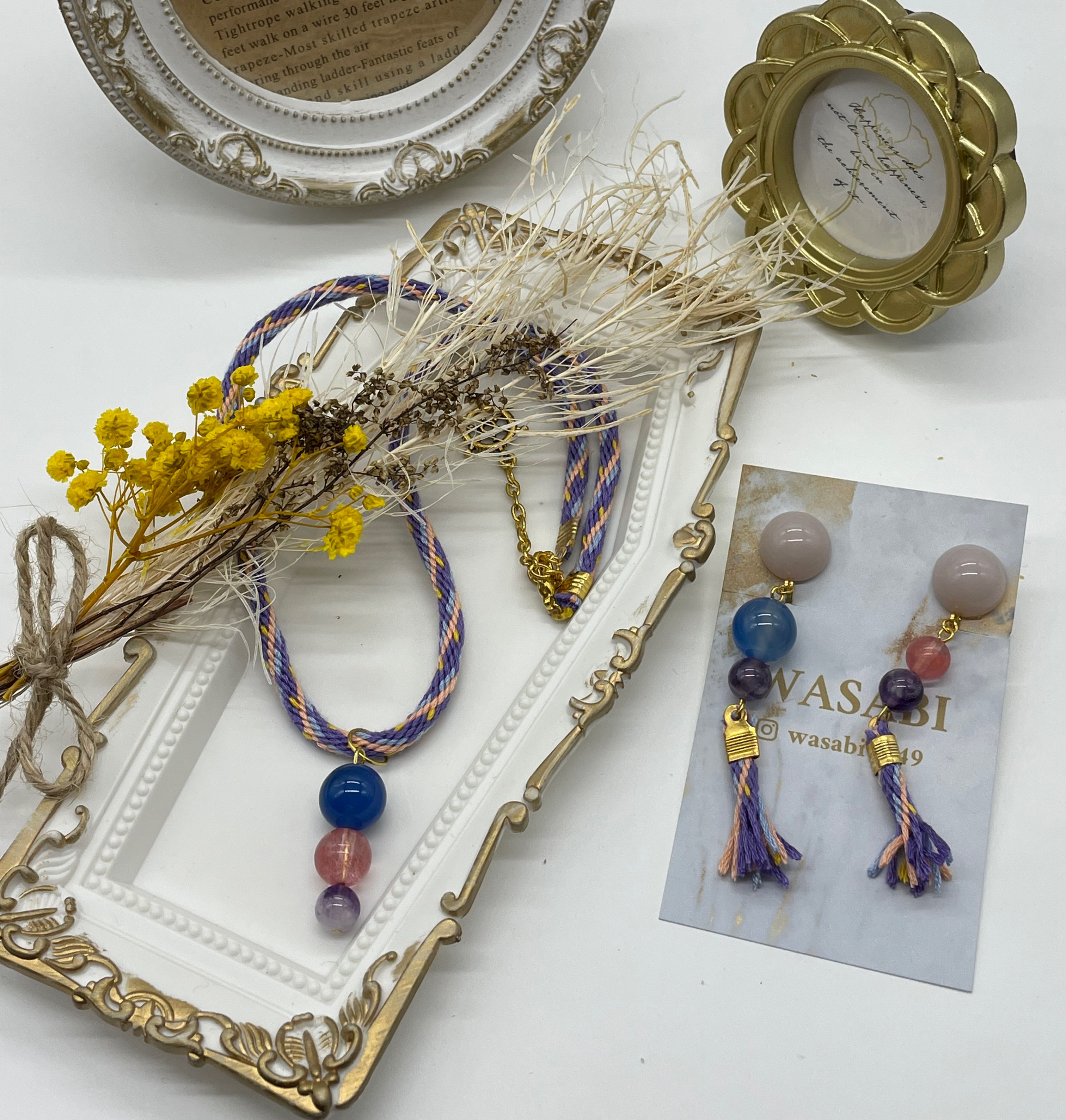 （天然石）チェリークォーツとアメジストのパープル刺繍糸紐ネックレスとイヤリングのセット