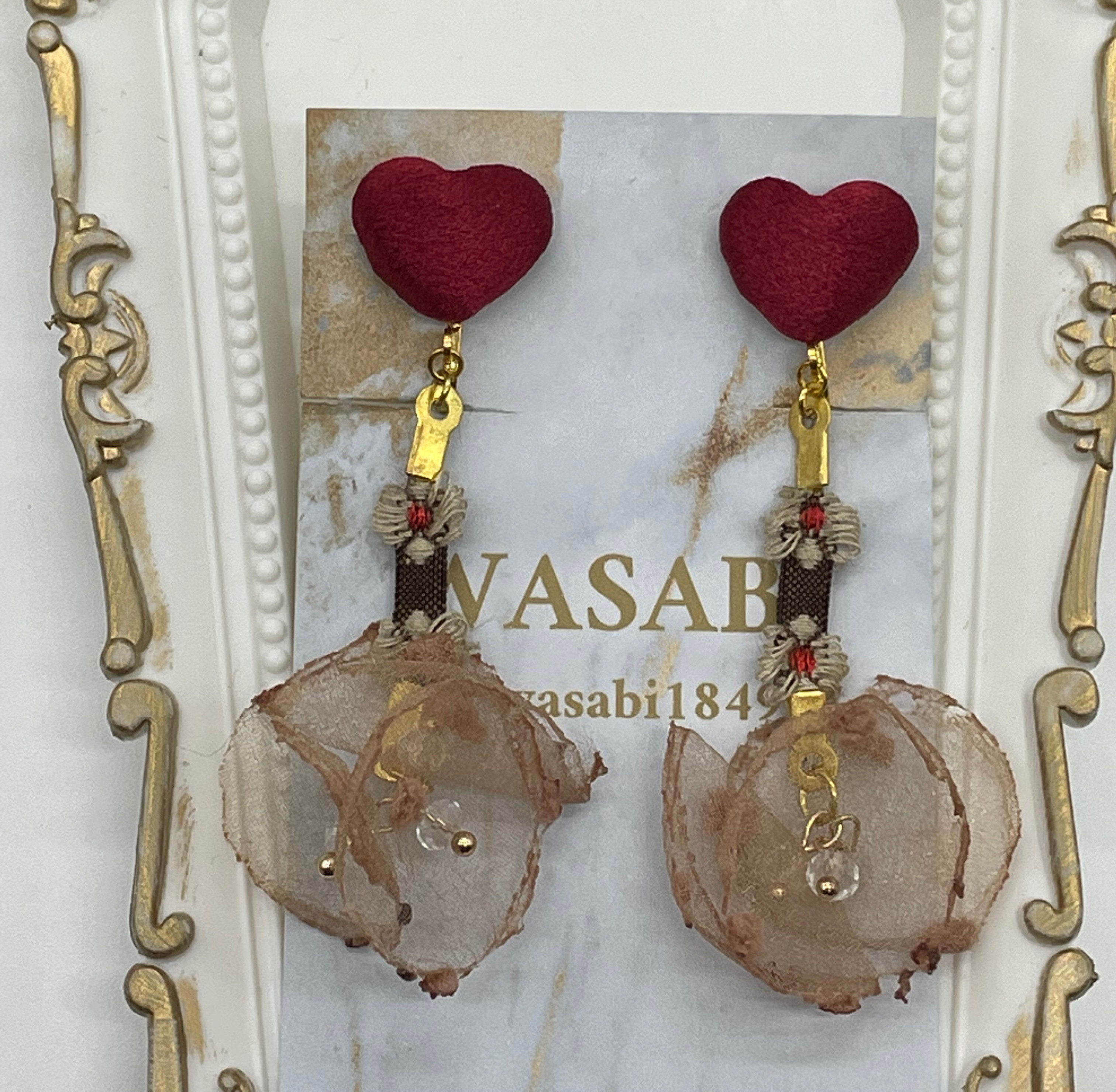 ベロアレッドハートのイヤリング