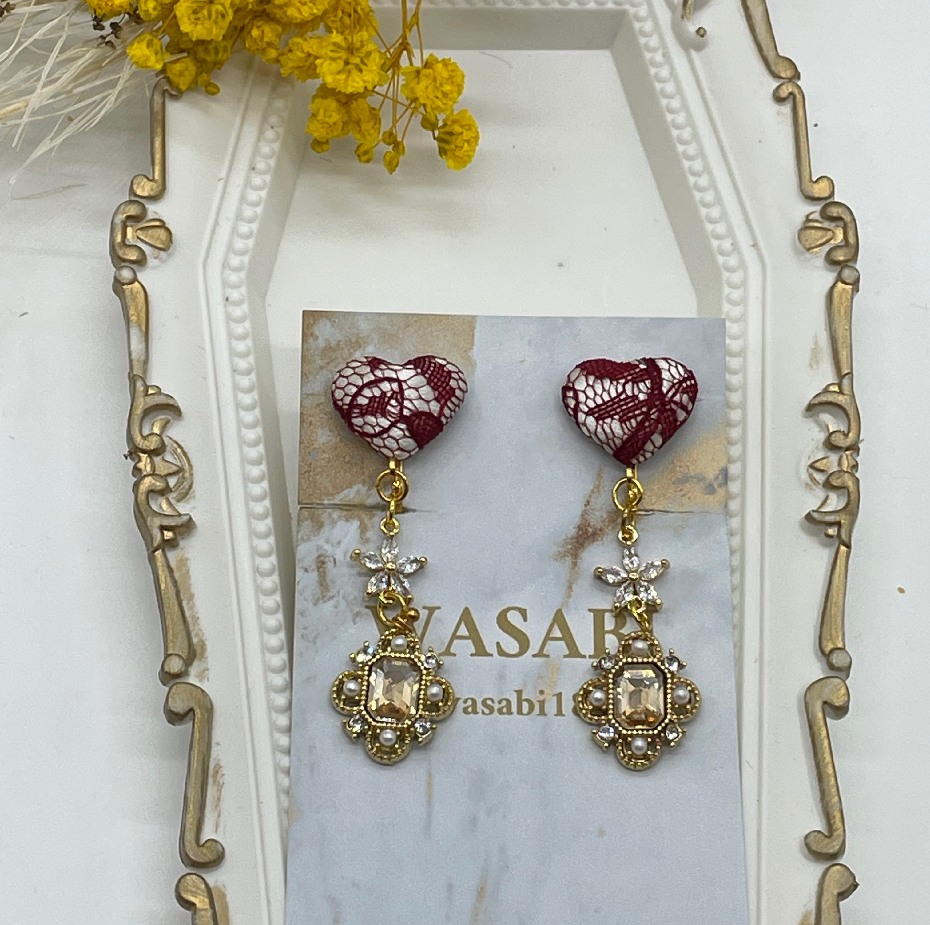 レッドレースハートカボションのイヤリング