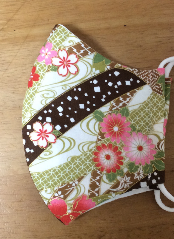 送料無料 立体布マスク　ハンドメイド マスク かわいい 花柄 和柄  和模様  桜 牡丹 茶系 (裏地白) C 5枚目の画像