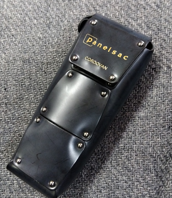 最高級皮革『コードバン』で作った縦型ペンケースブラック ペン