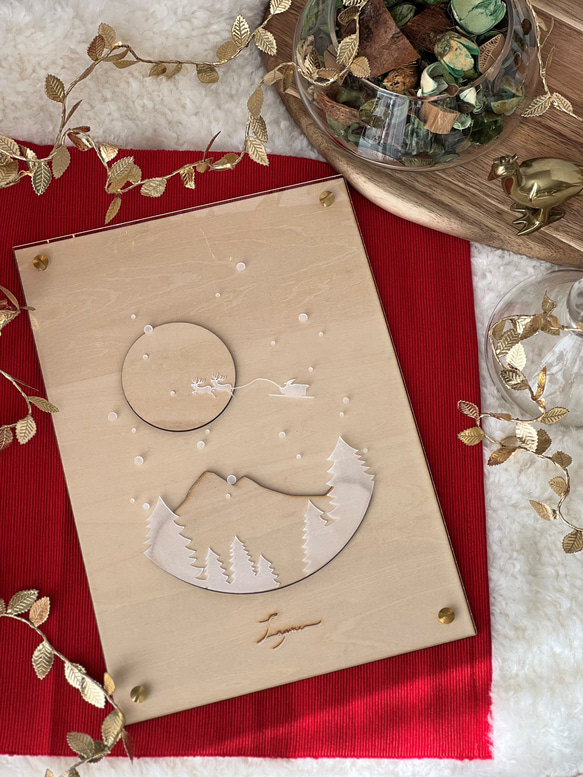 『サンタクロースからのプレゼント』【真鍮金具×アクリル×木のアートパネル】ご自宅やプレゼントに☆ 1枚目の画像