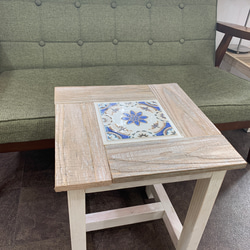 魅力的なレトロ柄タイルのサイドテーブル　 4枚目の画像