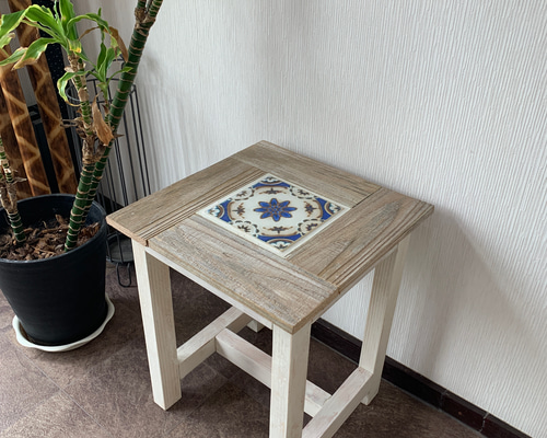 魅力的なレトロ柄タイルのサイドテーブル サイドテーブル 806BASE 通販