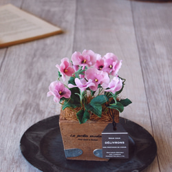 【粘土のお花】ビオラ　ウッドプランター・・・B706 5枚目の画像