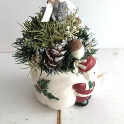 サンタさんのクリスマスツリーアレンジポット フェイクグリーン&アーティフィシャルフラワーの置物 2枚目の画像