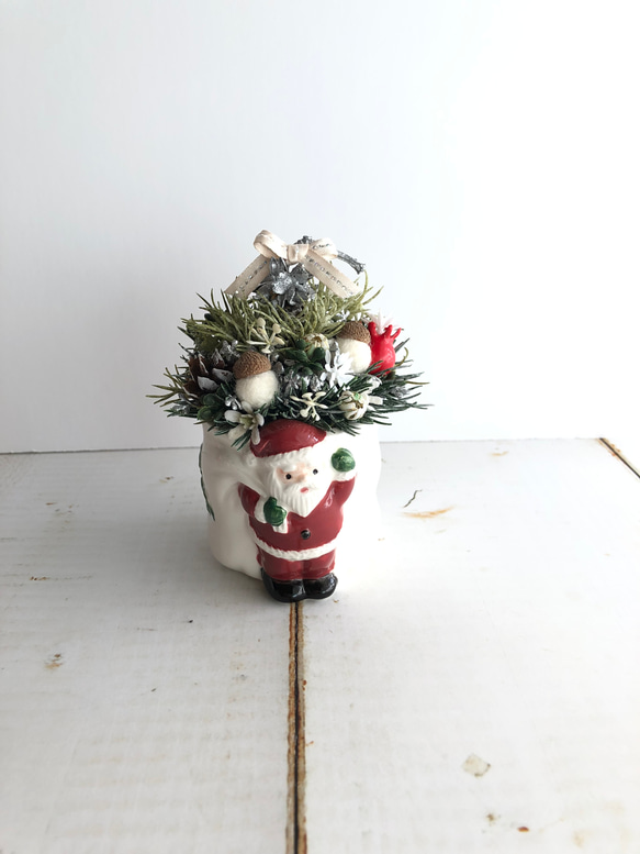 サンタさんのクリスマスツリーアレンジポット フェイクグリーン&アーティフィシャルフラワーの置物 5枚目の画像
