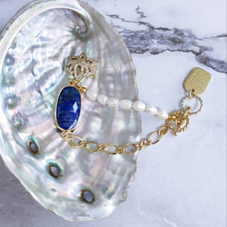 オーバル型ラピスラズリブレスレット　2段階長さ調節可　蓮を添えて　ゴールド 6枚目の画像