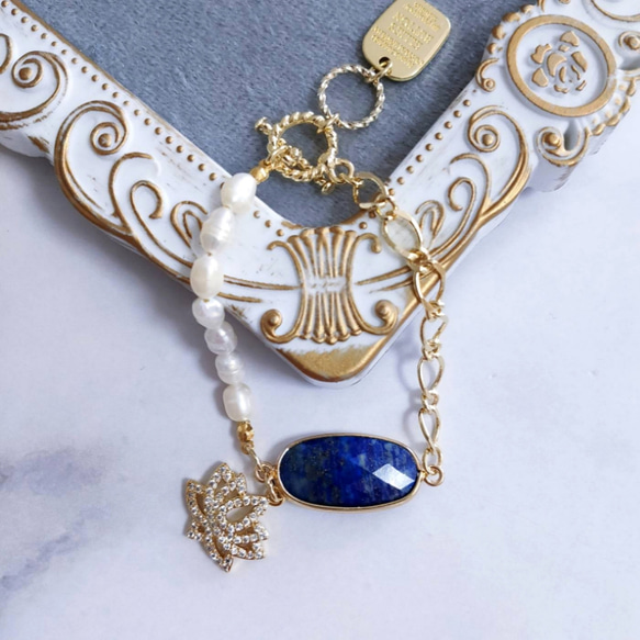 オーバル型ラピスラズリブレスレット　2段階長さ調節可　蓮を添えて　ゴールド 1枚目の画像