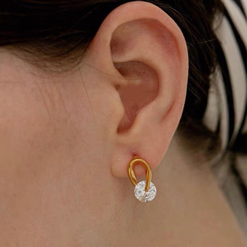 ひと粒 ダイヤ ピアス・イヤリング ゴールド 樹脂ノンホールピアス