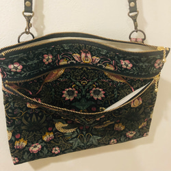 ダブルファスナーポシェット　いちご泥棒黒 3枚目の画像