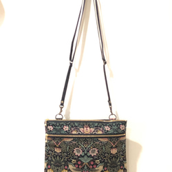 ダブルファスナーポシェット　いちご泥棒黒 1枚目の画像