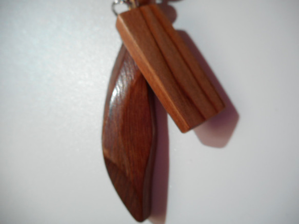 木のネックレス　２種の杉　神代杉と屋久杉 7枚目の画像