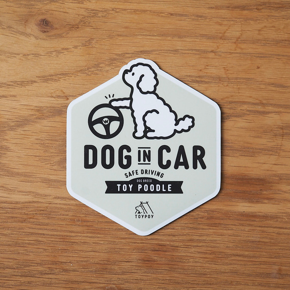 【トイプードル D】DOG IN CAR マグネットステッカー 1枚目の画像