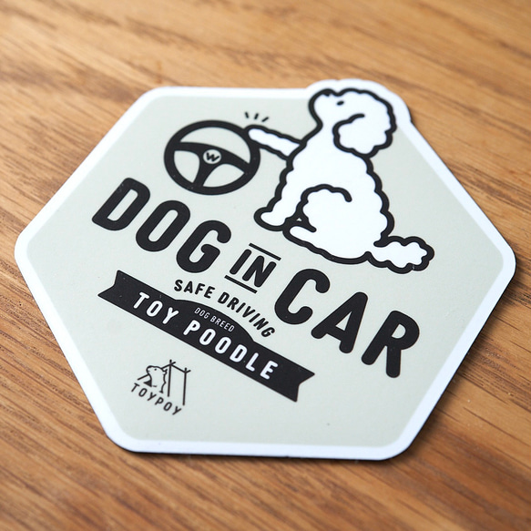 【トイプードル D】DOG IN CAR マグネットステッカー 2枚目の画像