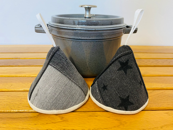 三角鍋つかみ★staub　ストウブ　ホーロー鍋★ミトン　鍋つかみ　デニムリメイク 1枚目の画像