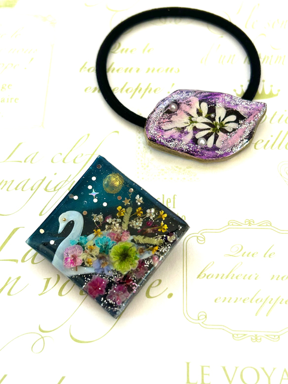 冬の福袋SALE 満月の夜の白鳥ブローチ＆白い押し花のヘアゴム2点セット  