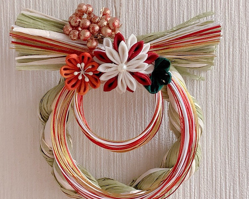 つまみ細工 緑のしめ縄飾り 正月用 つまみ細工 白の万寿菊とオレンジの