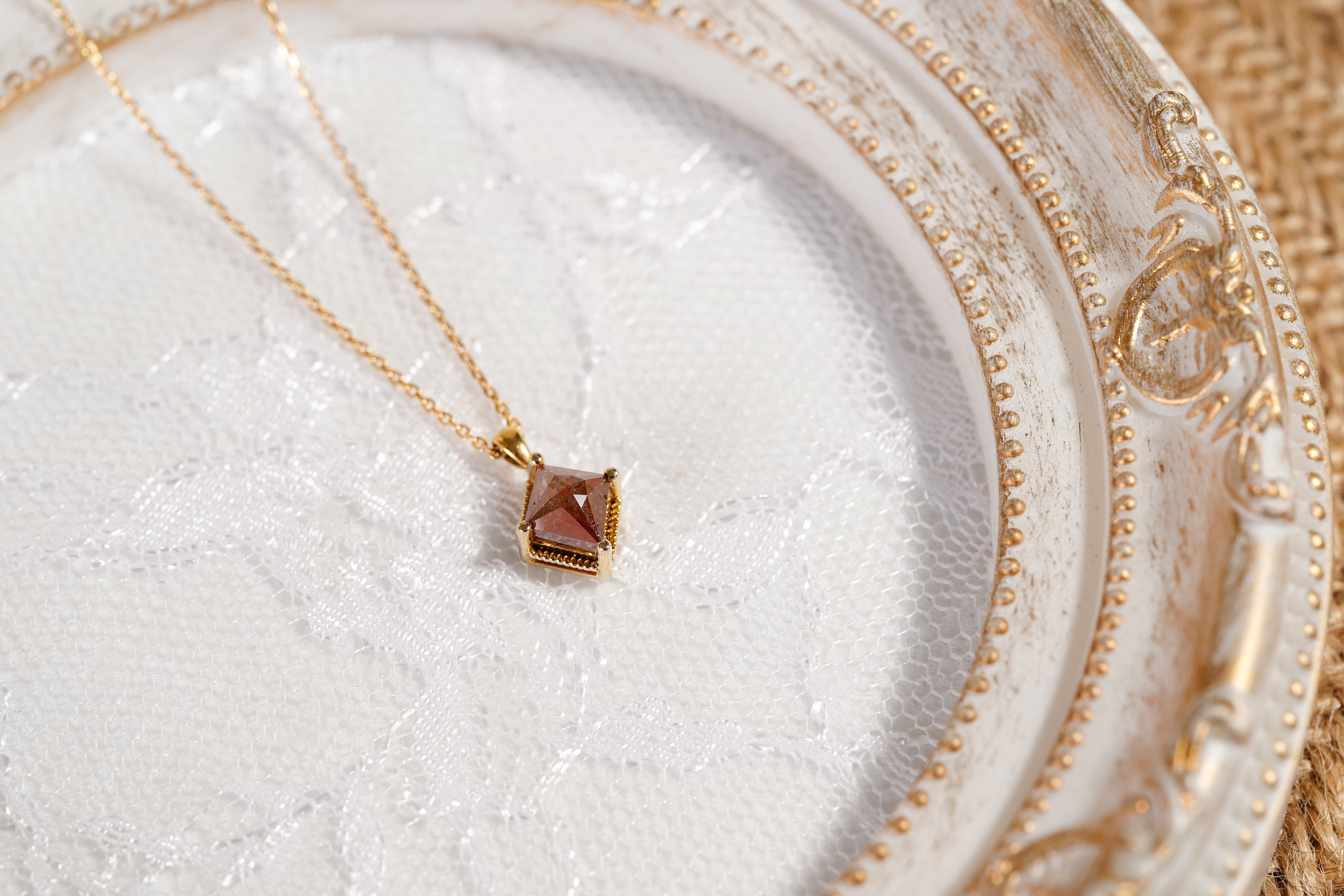 K18YG 『モダン・クラシック』カイトカット 天然ダイヤモンド ペンダント