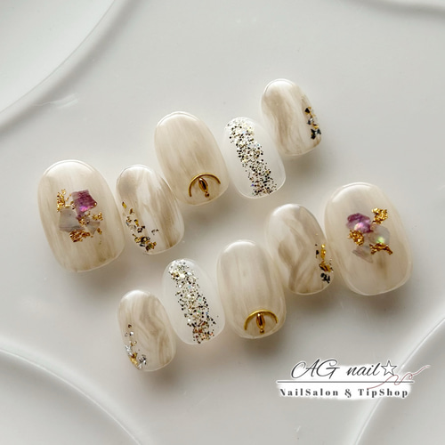 ミルキーニュアンス ネイルチップ 2025年秋トレンド】ミルキーのネイル