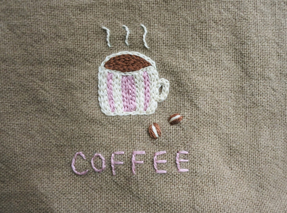 コーヒーと豆　刺繍　ファスナーポーチ　カフェオレ色 4枚目の画像