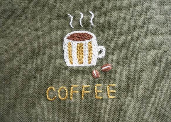 コーヒーと豆　刺繍　ファスナーポーチ　オリーブ色 3枚目の画像