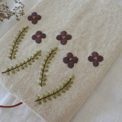 可憐な花　刺繍　文庫本　ブックカバー　ナチュラル 2枚目の画像