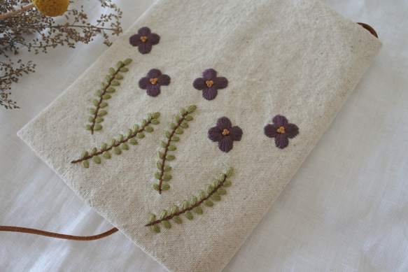 可憐な花　刺繍　文庫本　ブックカバー　ナチュラル 2枚目の画像